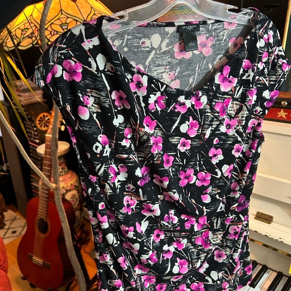 Ann Taylor Black and Pink Floral Top L - Picture 6 of 12